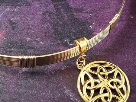 LODI COLLAR with TRIQUETRA KNOT (Gold) Online